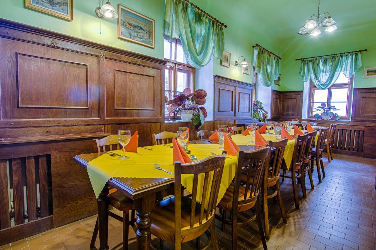 Hotel Posta Černý Dŭl Buitenkant foto