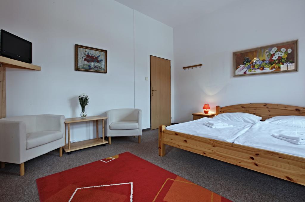 Hotel Posta Černý Dŭl Buitenkant foto