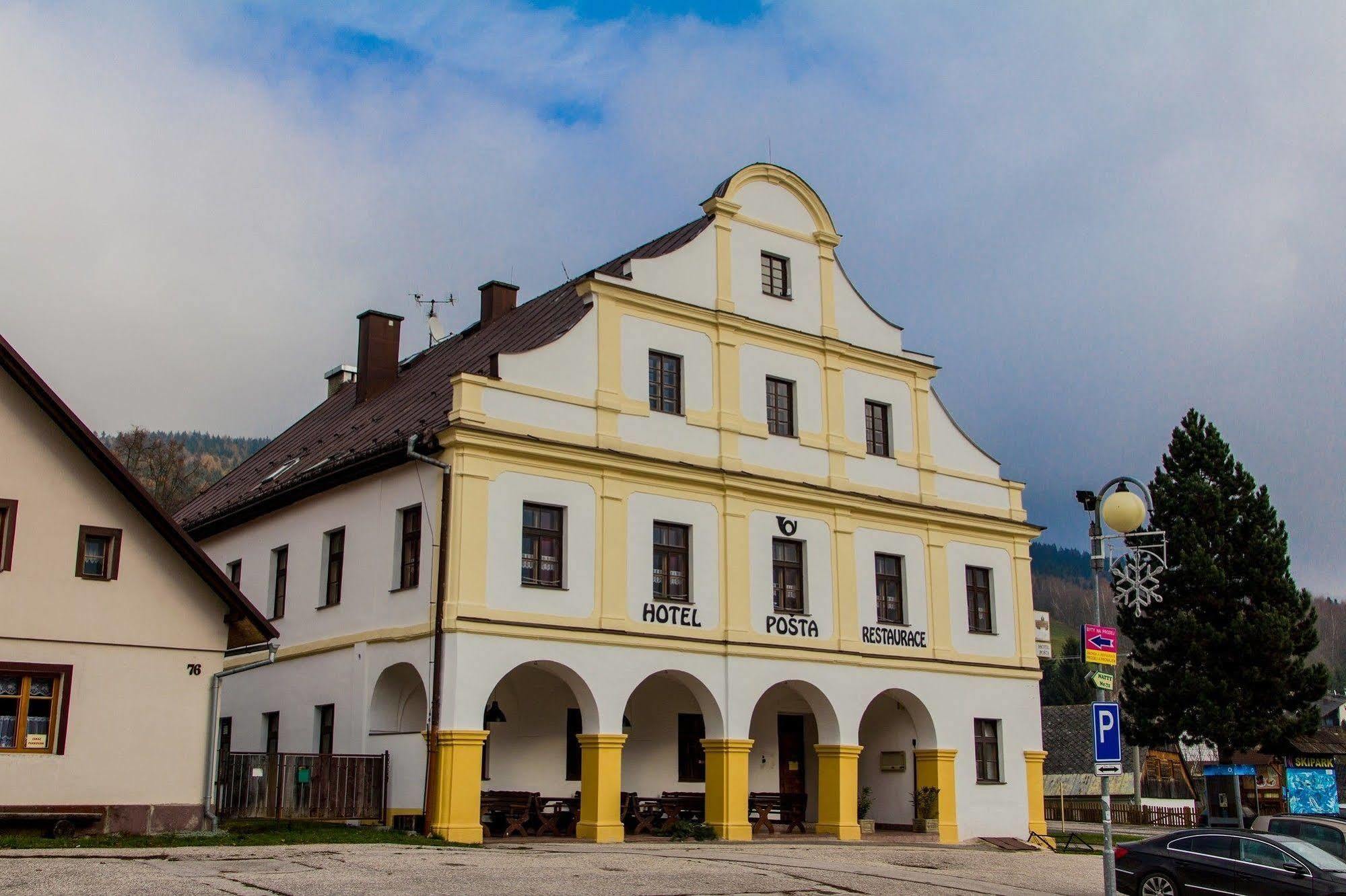 Hotel Posta Černý Dŭl Buitenkant foto