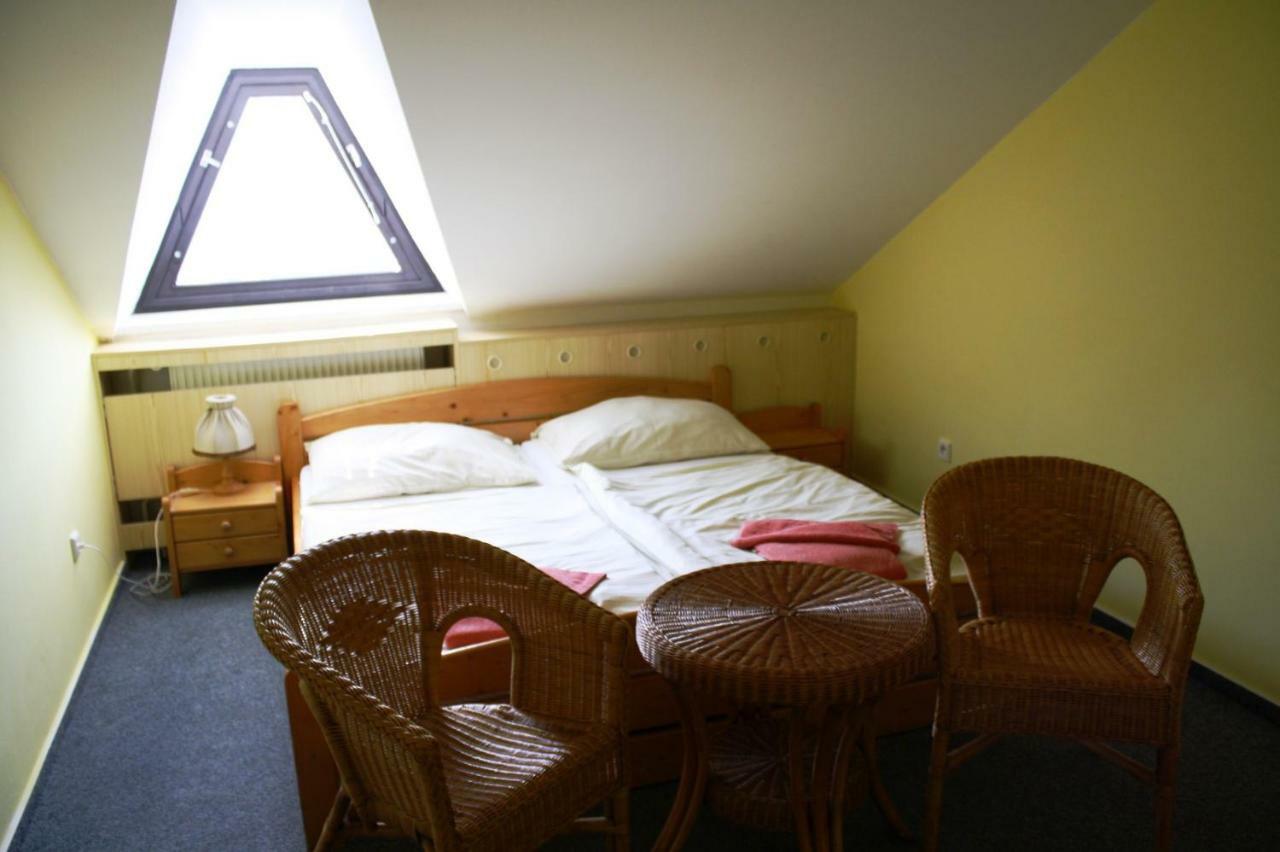 Hotel Posta Černý Dŭl Buitenkant foto